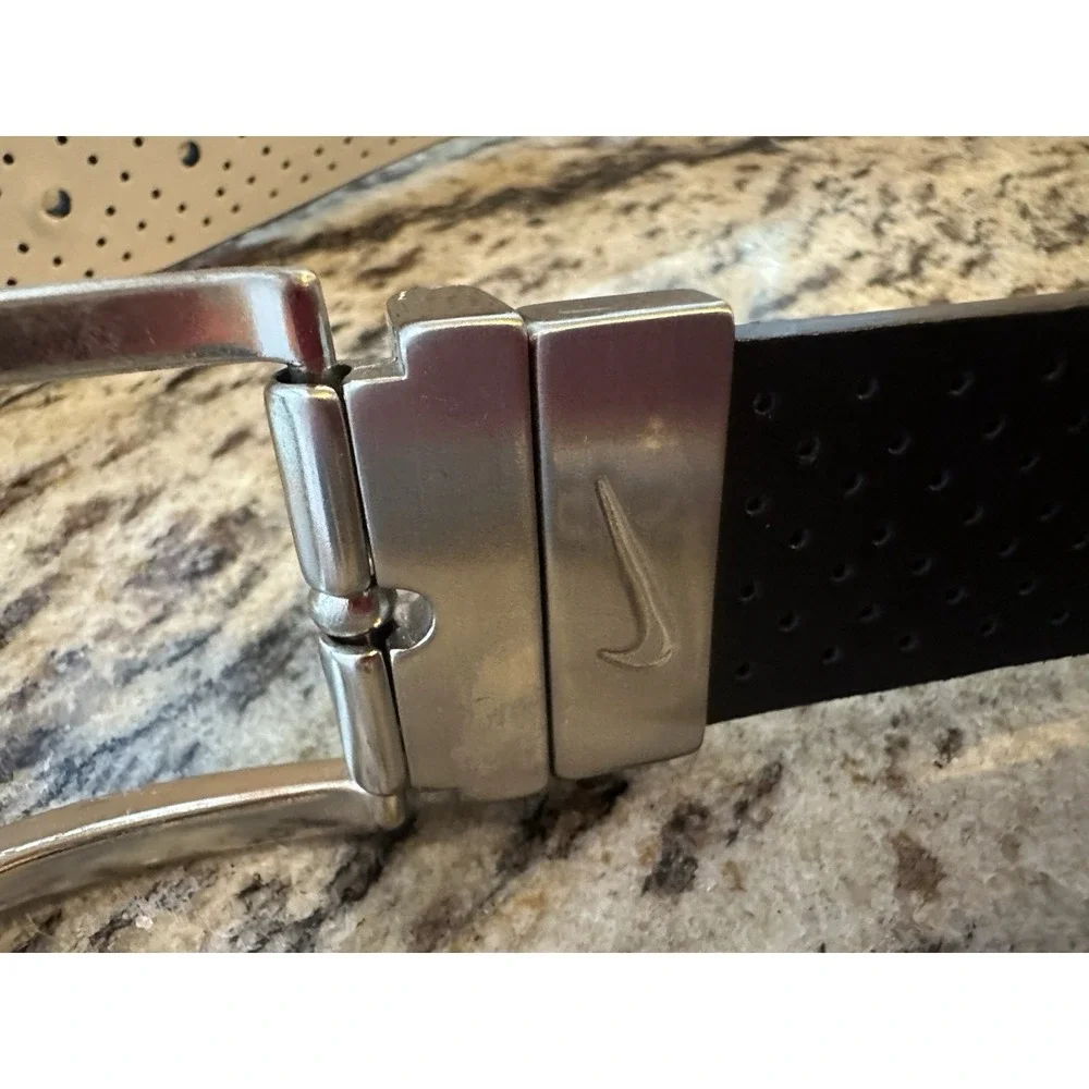 Nike Golf Reversable Perforated Belt SzOS Sharp‎ Clubhouse Excellent Condition
